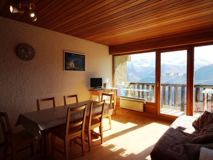 Ganze Wohnung, Renoviertes Studio-Kabine an der Piste, 6 Pers, in der Nähe von Dienstleistungen in Auris, Nationalpark Écrins