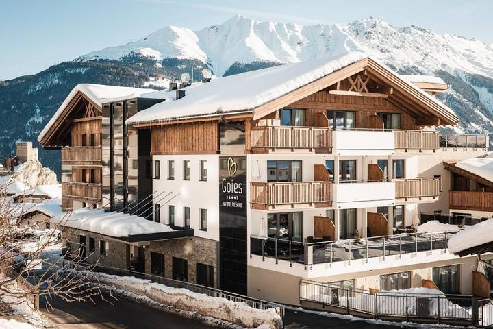 Hotel für 10 Personen, mit Pool und Sauna sowie Garten und Ausblick, mit Haustier in Ladis