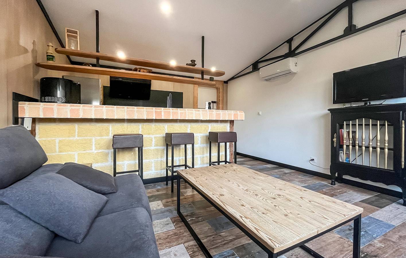 Appartement à Miramas avec piscine, terrasse et parking in Miramas, Région d'Istres