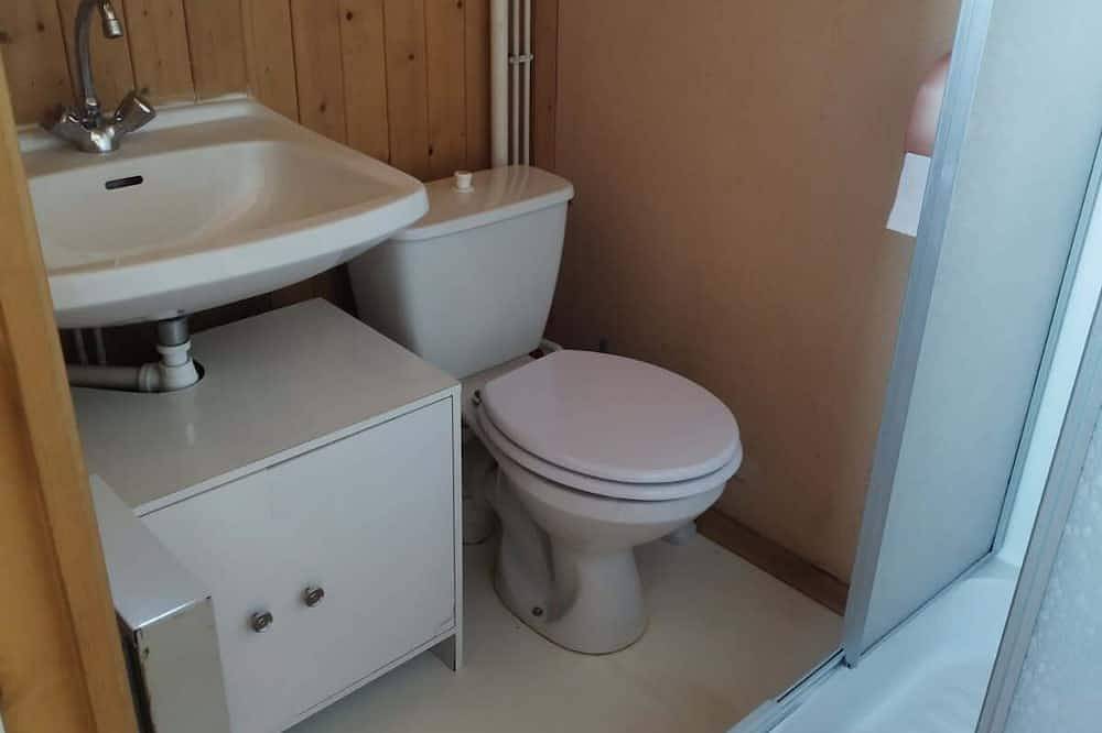 Cosy family chalet for 4 people. Pets allowed. in Barcelonnette, Espace Lumière