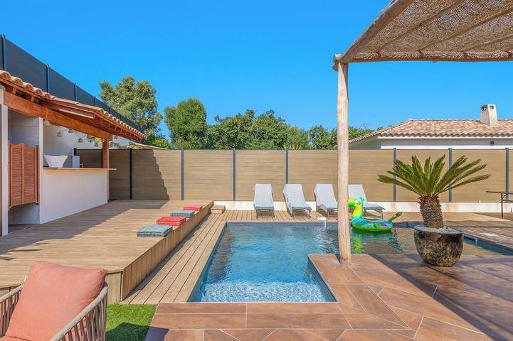 Villa Jacky—fully air-conditioned, with a pool and pétanque, near the sea, sleeps 6 in Ollioules, Mittelmeerküste (Frankreich)