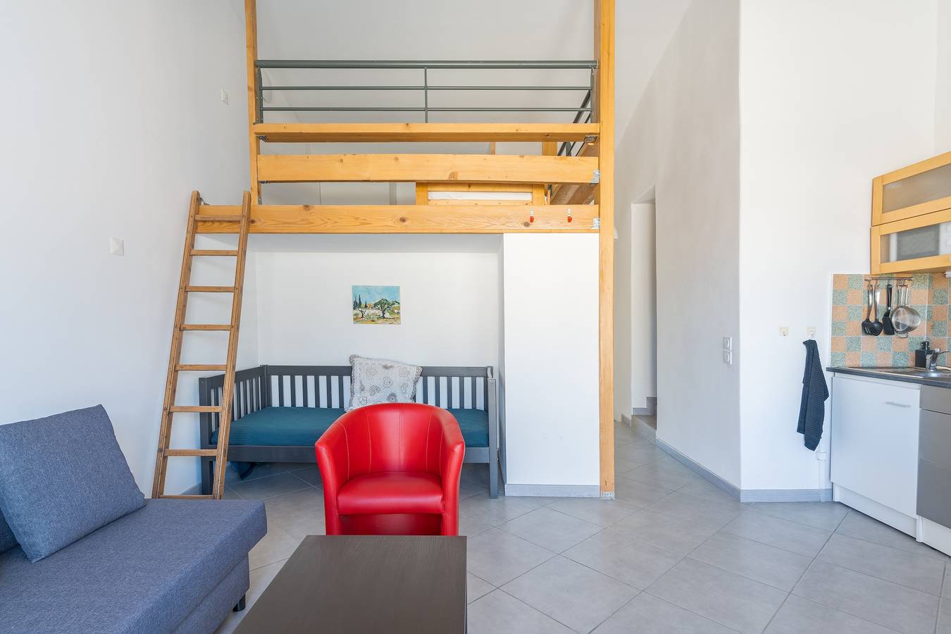 Appartement entier, Vaste appart de 50 m2 climatisé - 3 pièces dont mezzanine - n5 in Charleval, Région d'Aix-en-Provence
