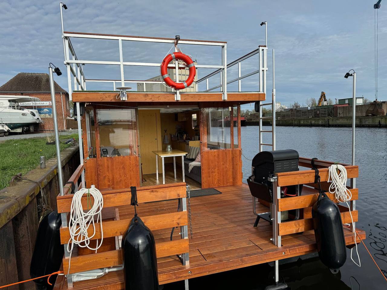 Winniboats - Haus auf dem Wasser in Anklam, Vorpommern
