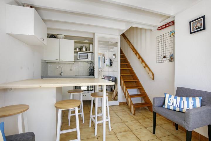 Charming Maisonnette Ty Dacoli with Shared Pool, 2-Min Walk to the Beach in Le Pouliguen, Côte d'Amour