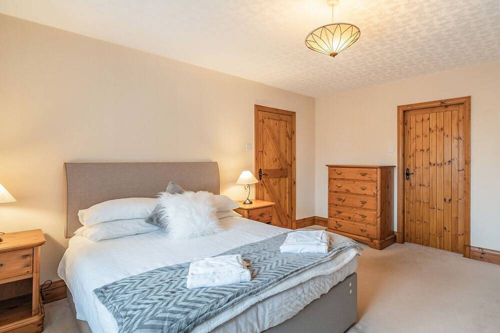 5 bedroom accommodation in Poulton-le-Fylde in Lancashire