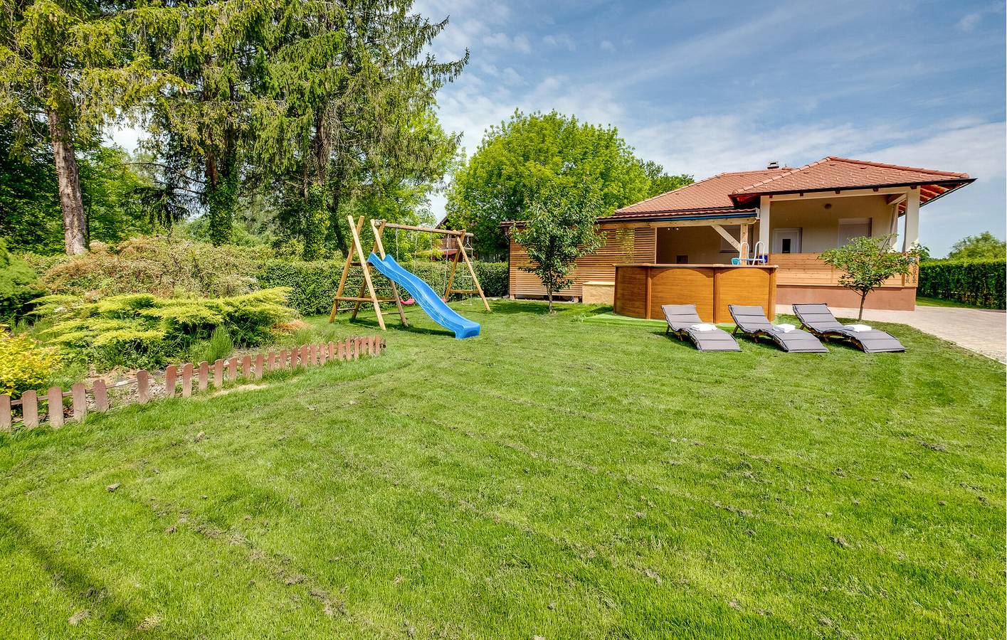 Charmante Ferienwohnung mit Pool, WLAN und Zugang zum Fluss – der perfekte Urlaubsort! in Sisak-Moslavina