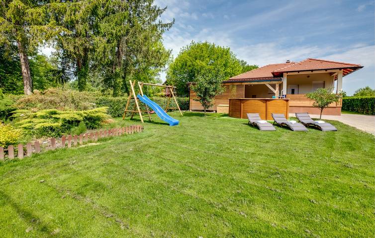 Ferienhaus für 6 Personen, mit Terrasse und Pool sowie Ausblick
