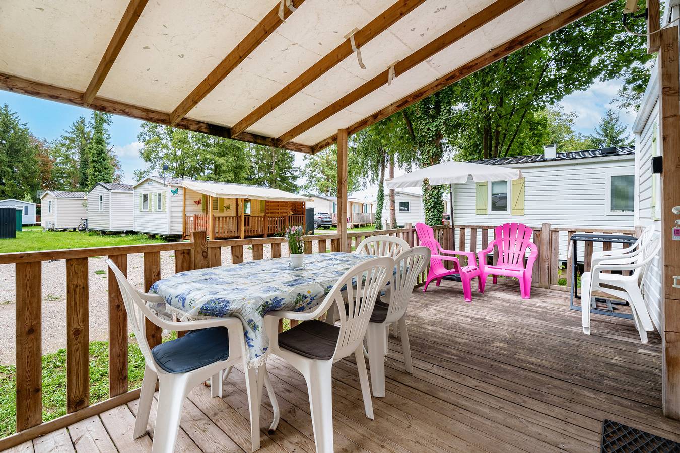 Ganze Wohnung, Apartment 'Lydia's Mobilhome' mit Gemeinschaftspool, privater Terrasse und privatem Garten in Boofzheim, Region Sélestat-Erstein