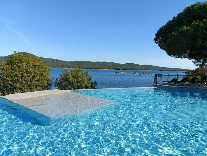 Appartement de vacances pour 4 personnes, avec piscine et terrasse