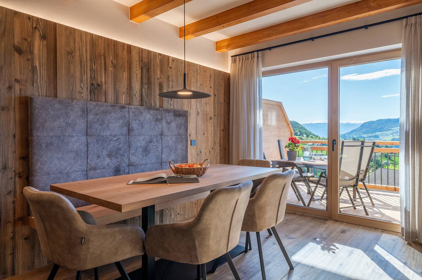 Ganze Wohnung, Ferienwohnung 'Sonne' mit Bergblick, privatem Garten und Wlan in Ums, Völs am Schlern