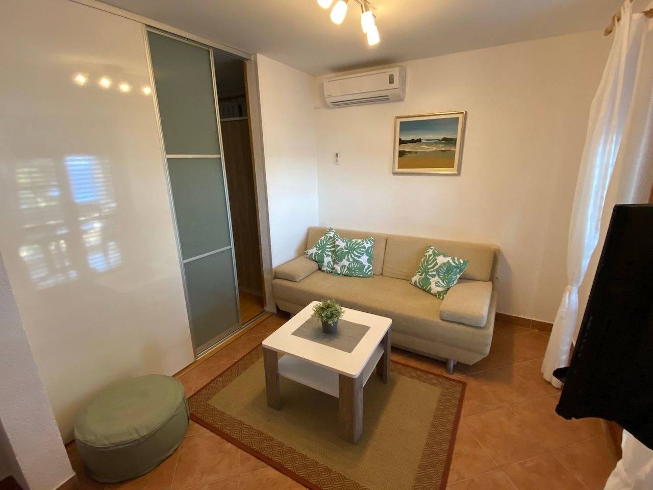 Hel leilighet, Strandnahe, klimatisierte Ferienwohnung in Baska Voda, Makarska Riviera