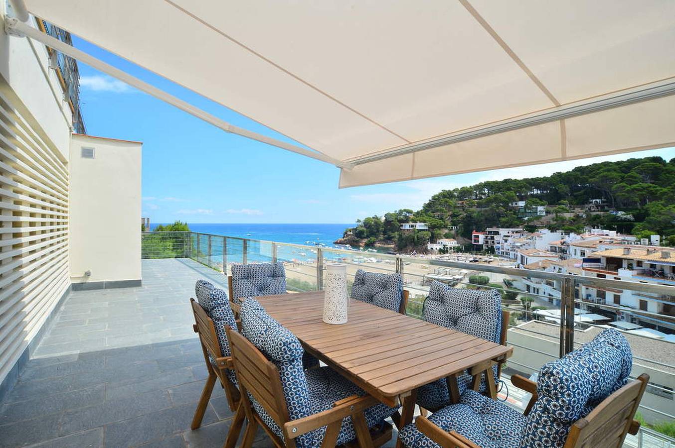 Entire apartment, Modern apartment near the beach with terrace and sea views in Sa Riera, Begur