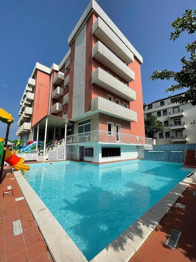 Hôtel pour 3 personnes, avec vue ainsi que piscine et balcon, animaux acceptés - 1