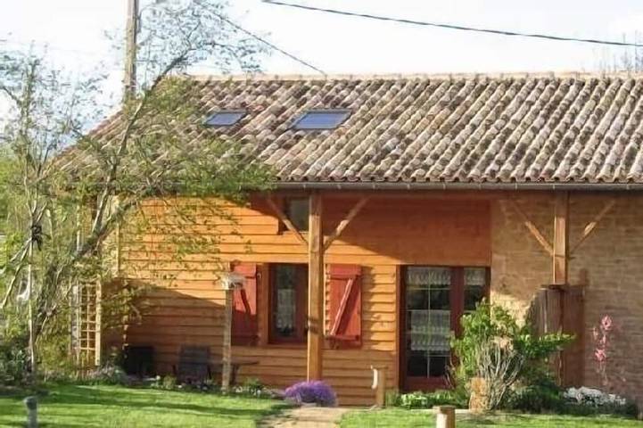 Gîte pour 3 personnes, avec jardin et terrasse, animaux acceptés à Lezay