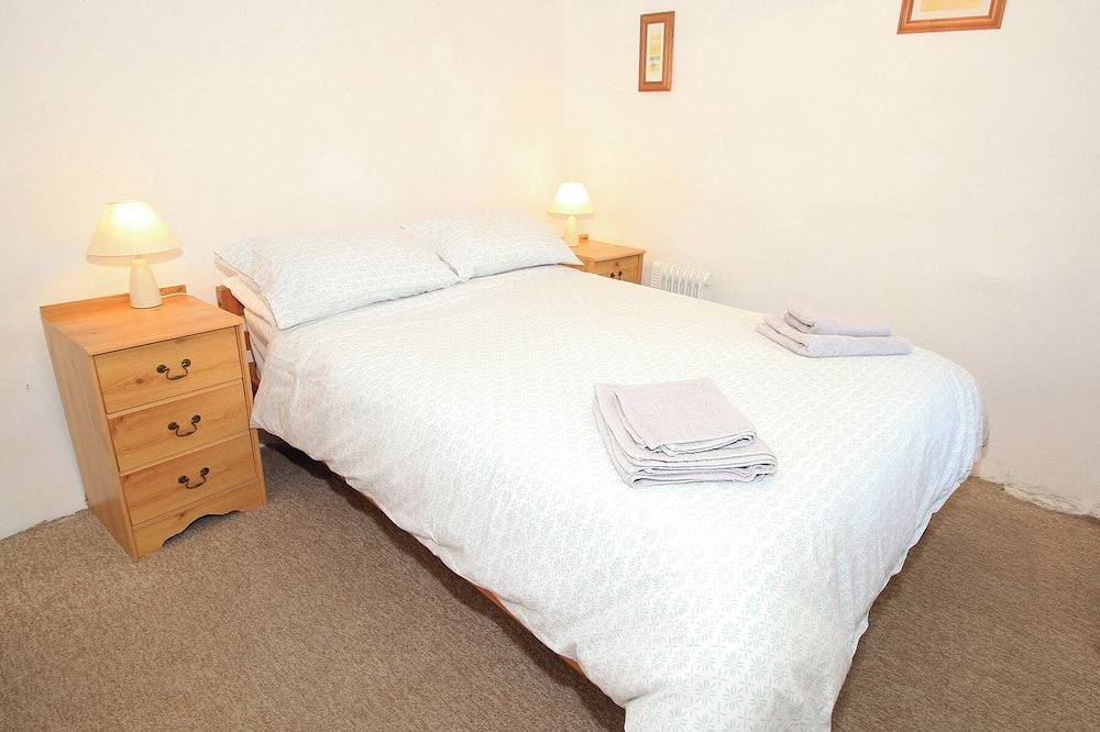Y Stabl (The Old Stable), pet friendly, with a garden in Llanbedr in Llanbedr, Snowdonia