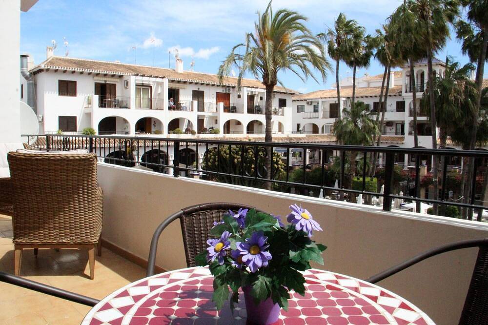 Apartamento entero, Impresionante vista de 2 camas de la plaza y el solarium privado in Brisas y Golf, Orihuela