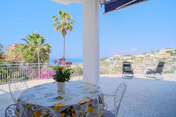 Location de vacances pour 4 personnes, avec terrasse à Alcamo Marina