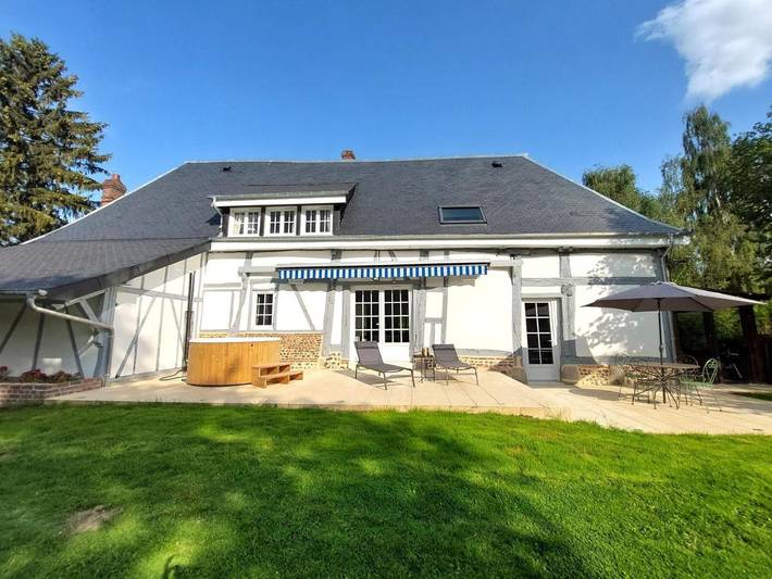 Location de vacances pour 10 personnes, avec Jacuzzi et Terrasse ainsi que Jardin et Vue dans Croisy-sur-Andelle