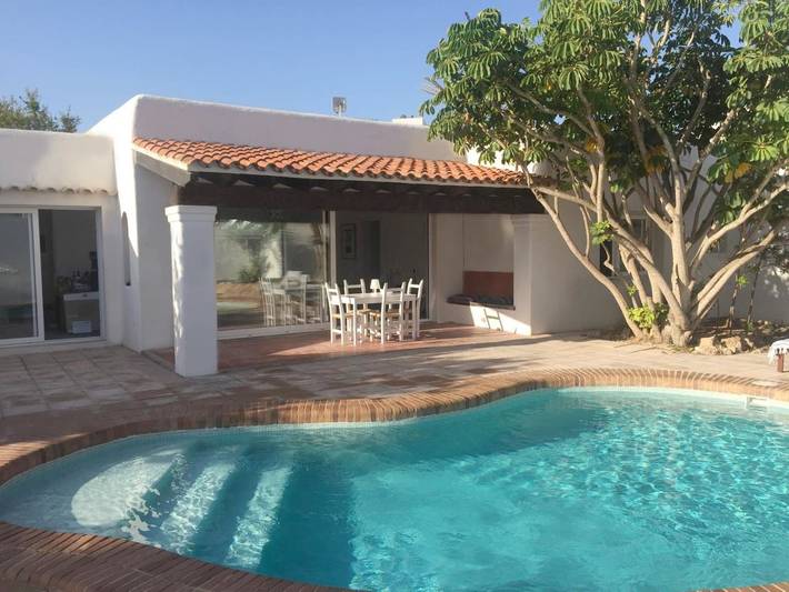 Chalet para 8 personas, con piscina y jardín, Se admiten mascotas en Ibiza