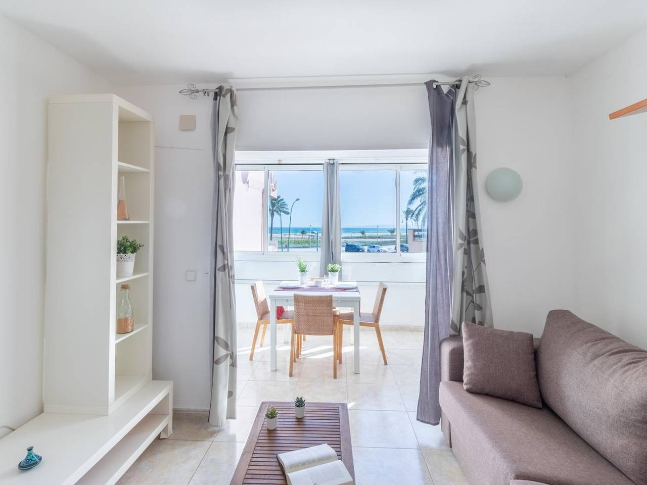 Apartamento vacacional entero, Apartamento en primera linea de mar. Wifi in Ampuriabrava, Alt Empordà