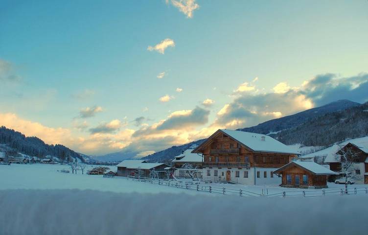 Bauernhof für 3 Personen, mit Balkon und Terrasse sowie Garten und Pool in Schladming