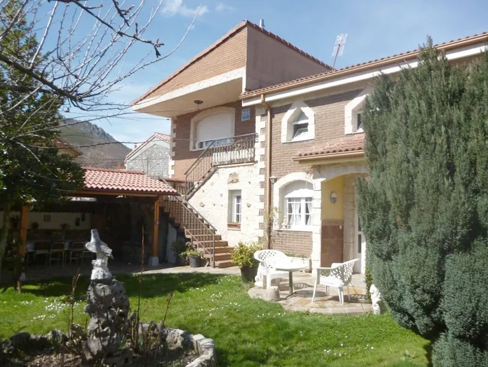 Casa de huéspuedes para 5 personas, con jardín además de vistas y terraza - 1