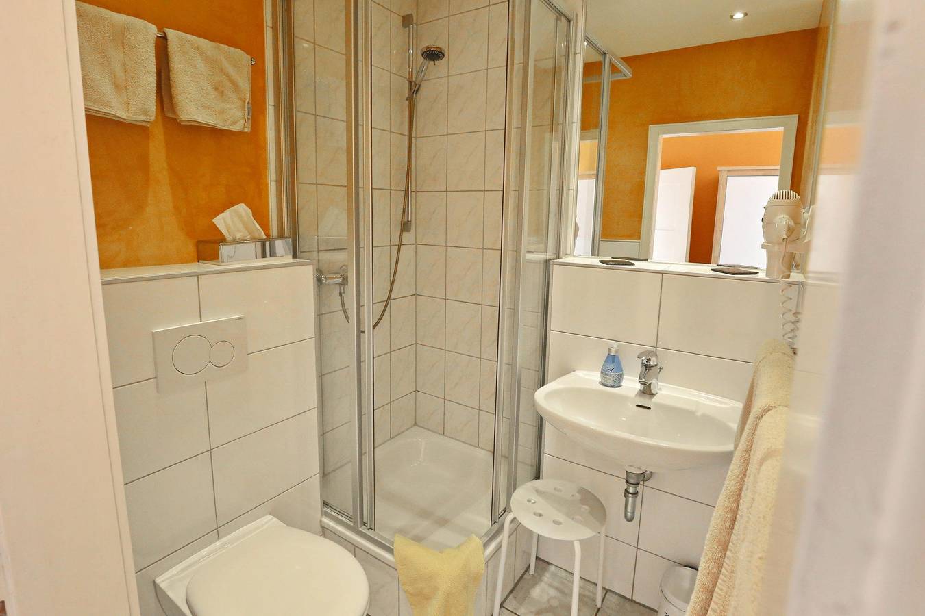 Komfort-Doppelzimmer, Dusche, Wc in Dassel, Weserbergland