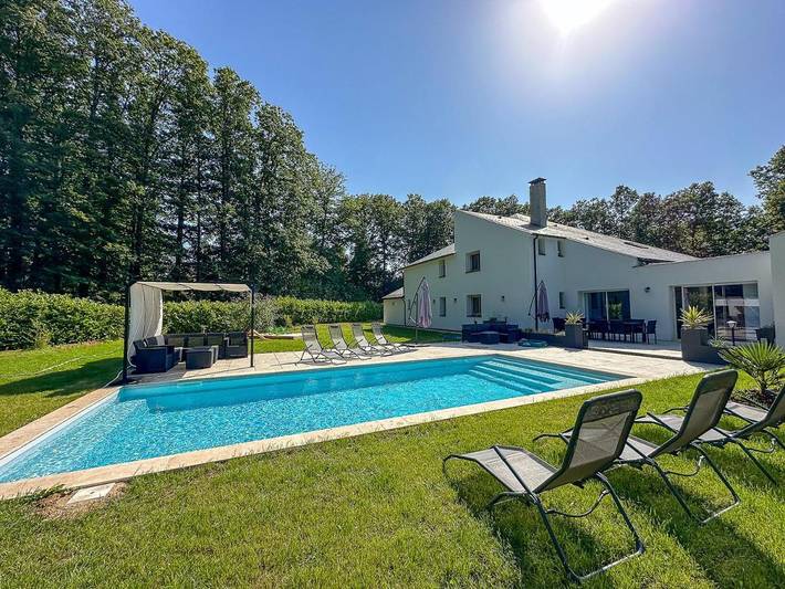 Cottage pour 14 personnes, avec piscine et jardin dans Nogent-le-Phaye