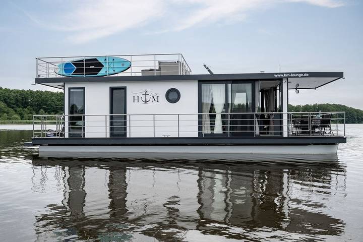 Hausboot für 6 Personen, mit Balkon und Terrasse sowie Ausblick und Seeblick in Röbel-Müritz