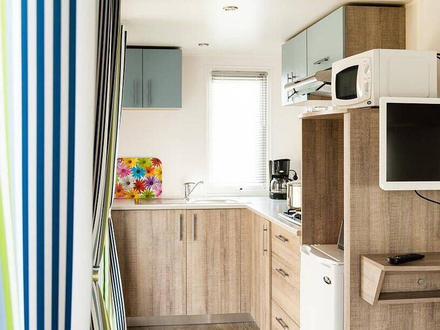 Camping La Bolée d'Air - Mobilheim 6 personen - Comfort | 2 Zi. | 4/6 Pers. | Erhöhte Terrasse | Klimaanlage | Tv in Saint-Vincent-sur-Jard, Vendée
