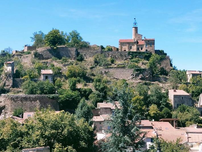 Location de vacances pour 6 personnes, avec vue et terrasse, animaux acceptés à Champeix