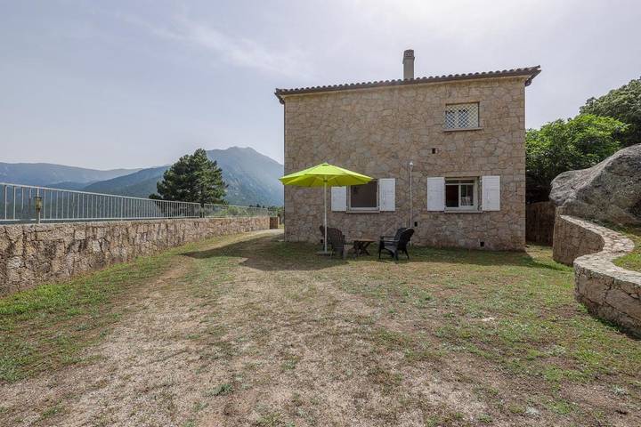 Gîte pour 4 personnes, avec jardin et terrasse à Chisa