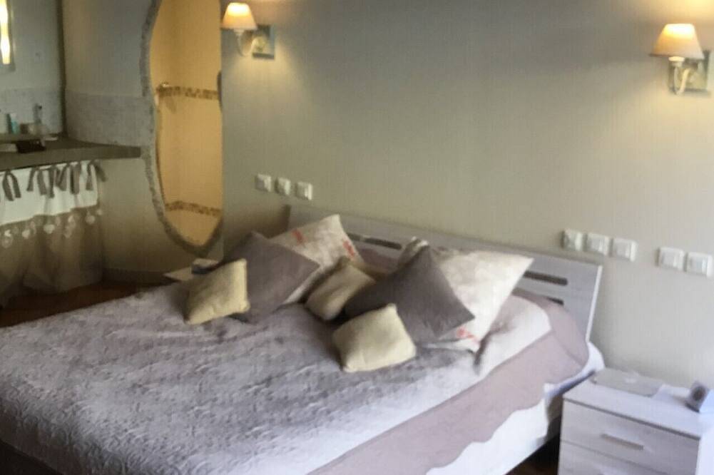 Beautiful villa with 2 swimming pools, outdoor and indoor and 2 heated Jaccuzzi in Hérépian, Région de Béziers