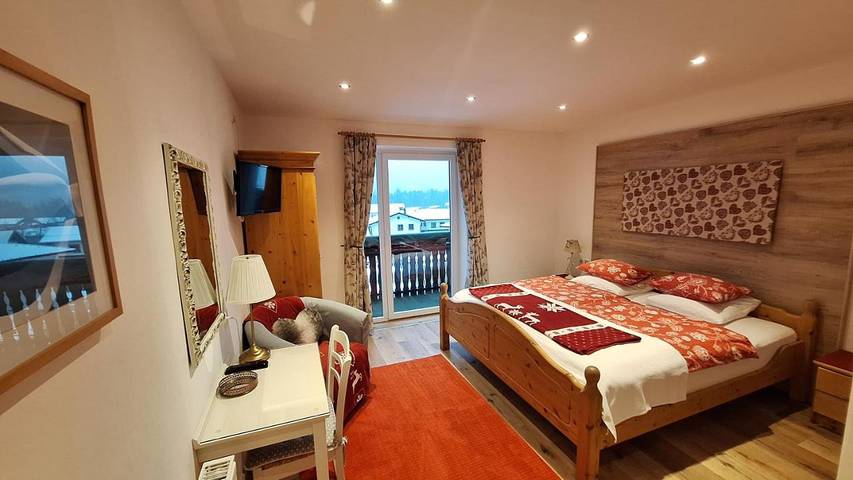 BnB für 2 Personen, mit Ausblick und Garten sowie Seeblick in Obertraun