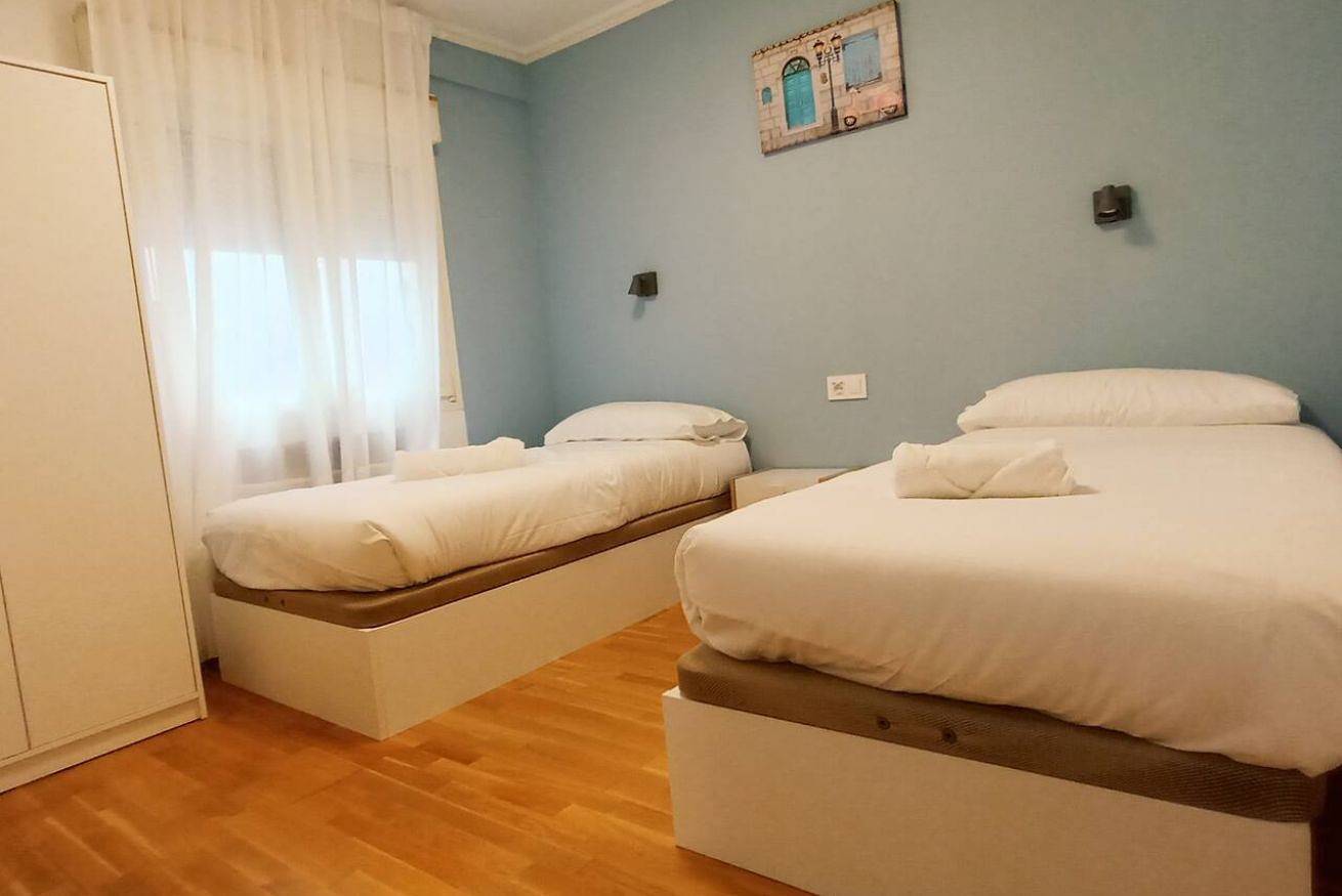 Appartamento intero, Charming Apartment with Full Kitchen & Wi-Fi in Oviedo, Montagne Cantabriche