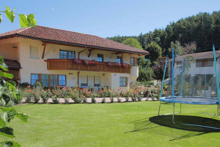 Ferienwohnung für 5 Personen, mit Balkon und Garten sowie Sauna in Natz-Schabs