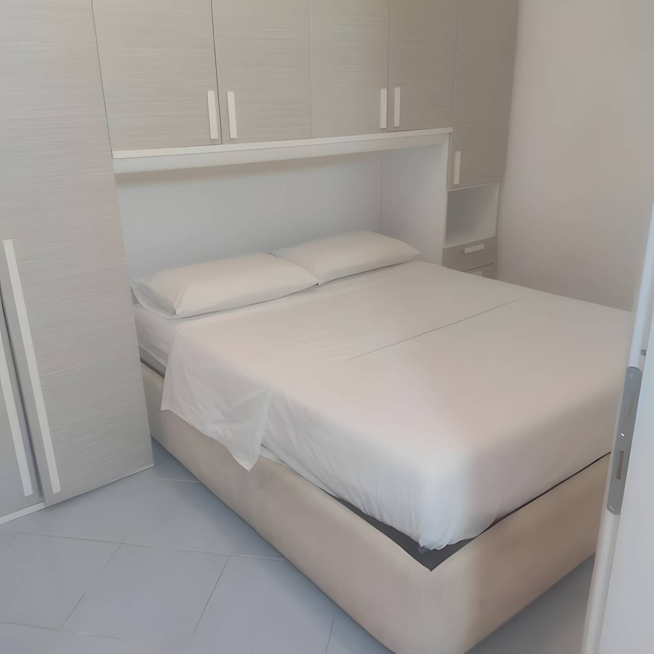 Entire apartment, Apartment '1 Vista Parziale Mare' with Shared Garden, Wi-Fi and Air Conditioning in Ischia City, Ischia
