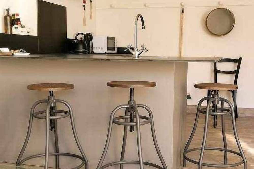 Apartamento entero, Cistellaire, con acceso a piscina interior in Olot, Parc Natural de Zona Volcànica de la Garrotxa