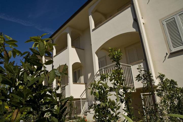 Ferienhaus für 4 Personen, mit Balkon und Terrasse sowie Garten in Mazzanta