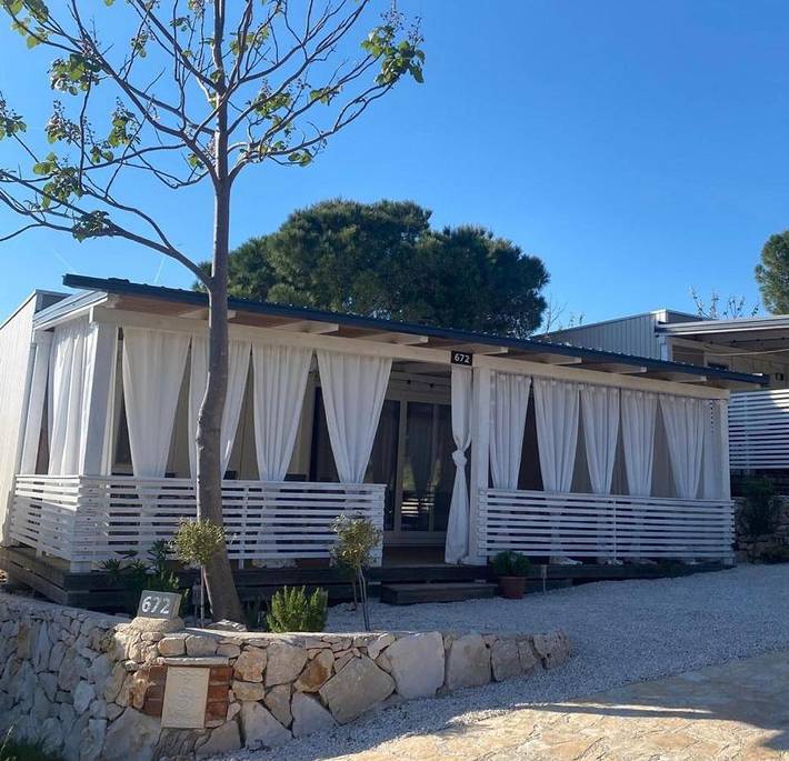 Camping für 4 Personen, mit Terrasse und Ausblick auf Pag