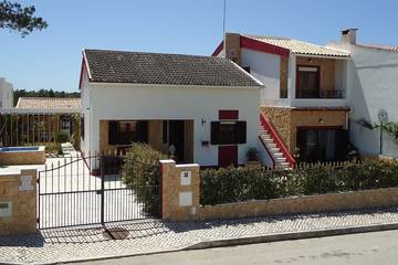 Casa rural para 4 personas, con terraza y jardín en Costa da Caparica