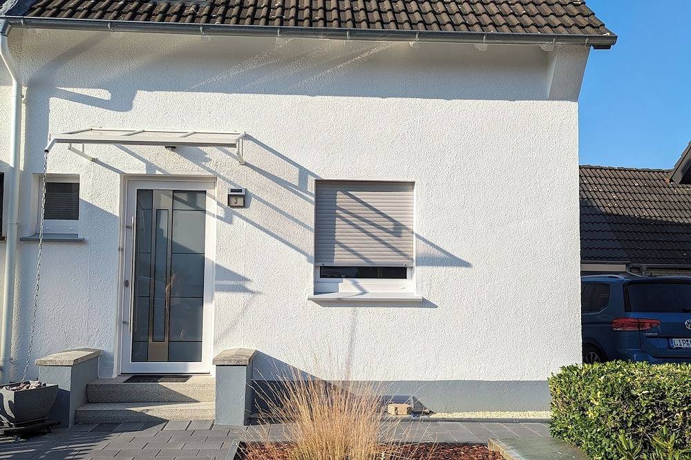 Moderne Doppelhaushälfte mit großem Garten in Lemgo, Kreis Lippe