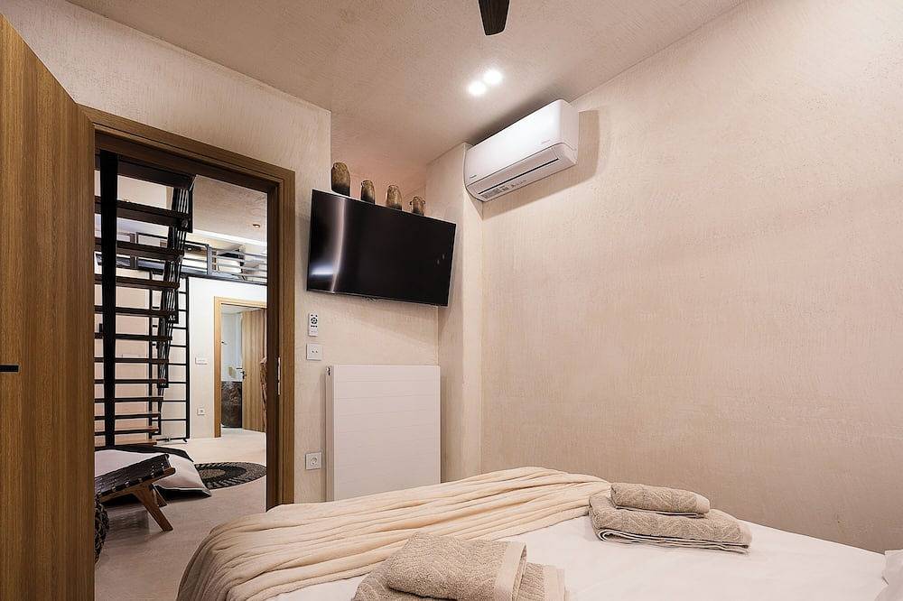 Entire apartment, Giagia's Central Suite in Malia, Iraklio-Heraklio region