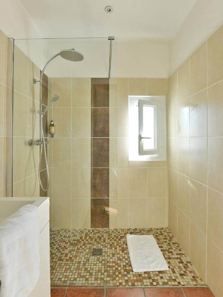 Hôtel pour 2 personnes, avec Balcon et Jacuzzi ainsi que Terrasse et Jardin dans Bac du sauvage - 4