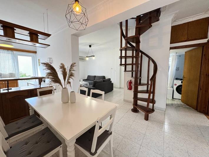 Gîte pour 9 personnes, avec terrasse et vue, animaux acceptés dans Samos (Grèce)