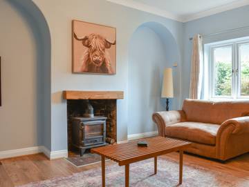 Vacation Rental for 6 Guests in Sherwood Forest, Nottinghamshire, Picture 1