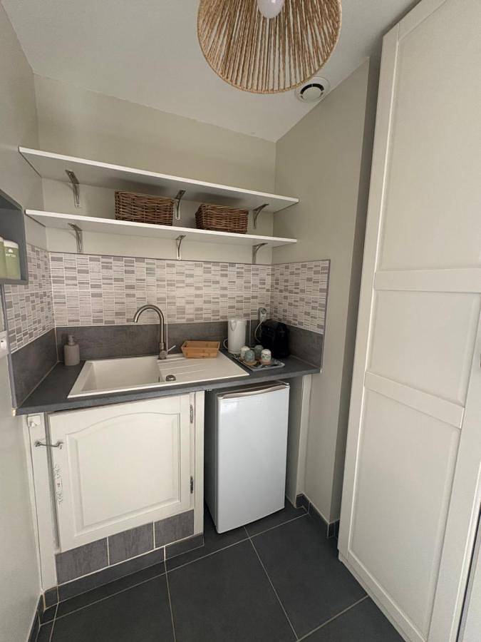 Hôtel pour 4 personnes, avec jardin et vue à Méounes-lès-Montrieux - 2