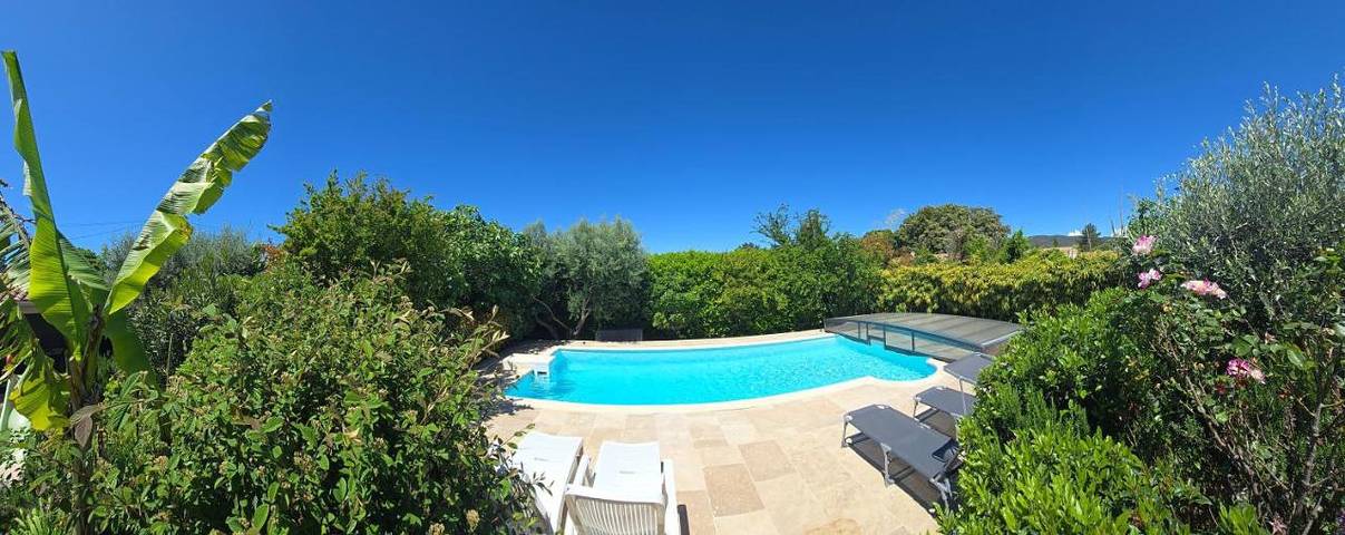 Casa de vacaciones para 13 personas, con piscina además de jardín y jacuzzi, Se admiten mascotas - 1