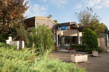 Hôtel pour 3 personnes, avec jardin et vue, animaux acceptés à Saint-Christol-lès-Alès