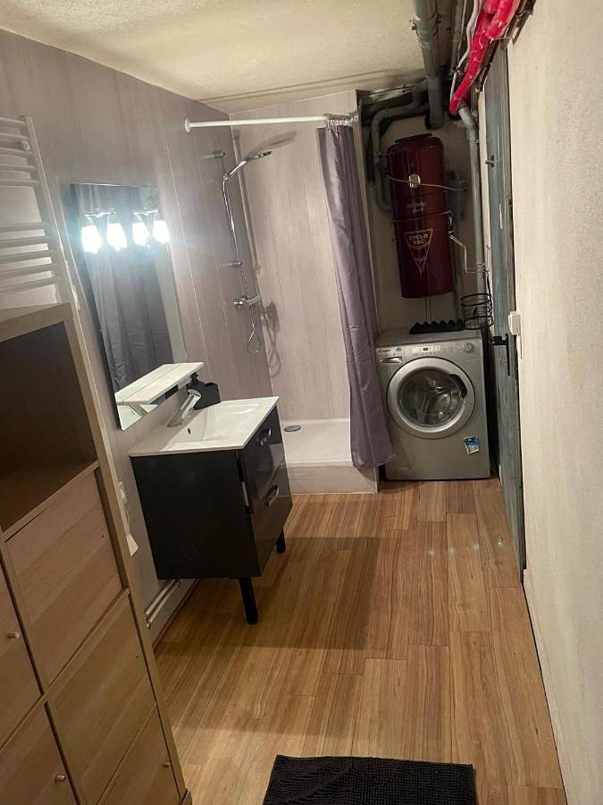 Location de vacances pour 14 personnes, avec piscine ainsi que jardin et jacuzzi à Noisy-le-Grand - 2